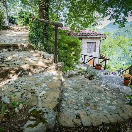 In Vergemoli Mit Schoenem Kamin *