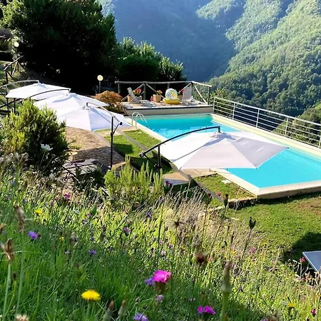 In Vergemoli Mit Schoenem Kamin