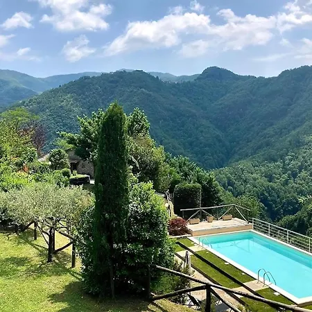 In Vergemoli Mit Schoenem Kamin *